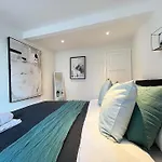 Quirky 3 Bedroom Town House In Clifton, Bristol