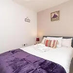 Spacious 2 Bed Southville Flat Near Harbourside