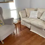 Charming 2 Double Bed Cottage Style House