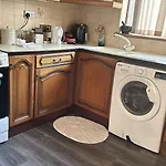 Guest House In Rose Meare Gardens