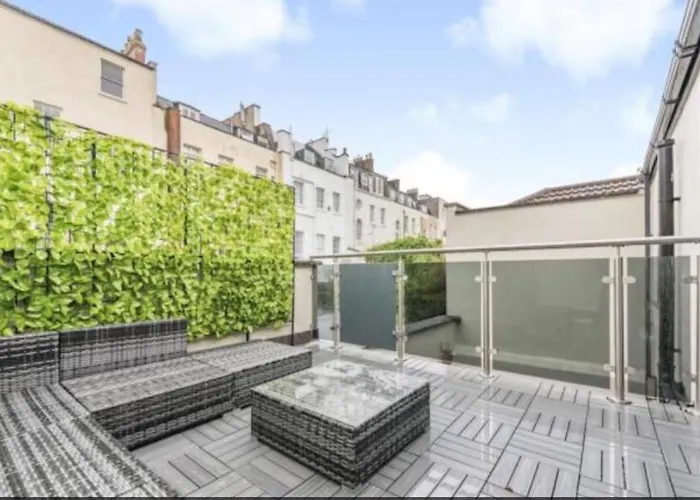 Trendy Clifton Village Mews House