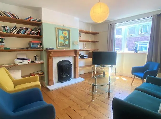 Colourful Vintage-Styled Home In Lovely Southville