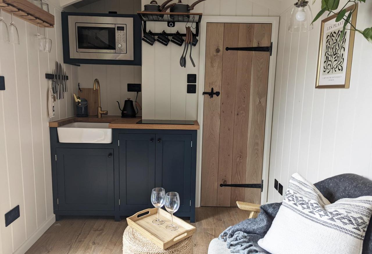 Luxury Shepherd's Hut In Private Orchard W/hot-tub Holiday home *