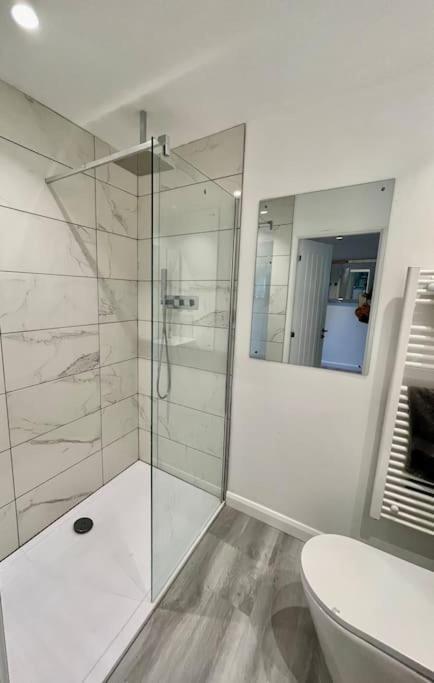 Luxury Close To Suspension Bridge, Hot Tub