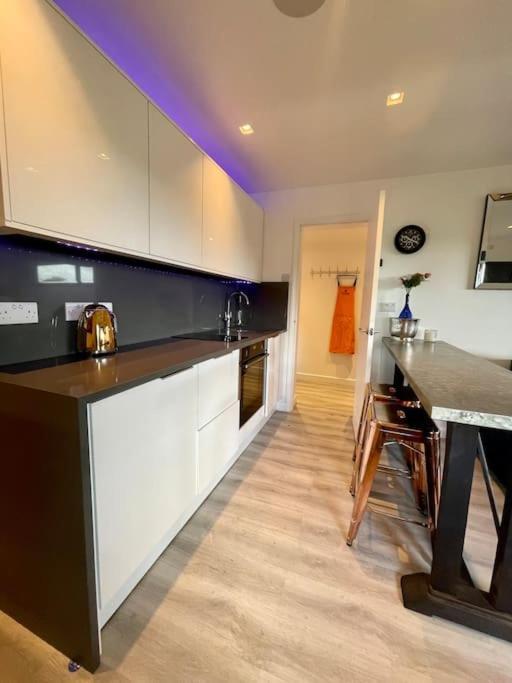 Holiday home Luxury Close To Suspension Bridge, Hot Tub *