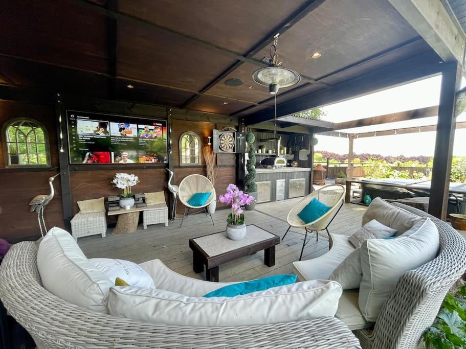 Luxury Close To Suspension Bridge, Hot Tub
