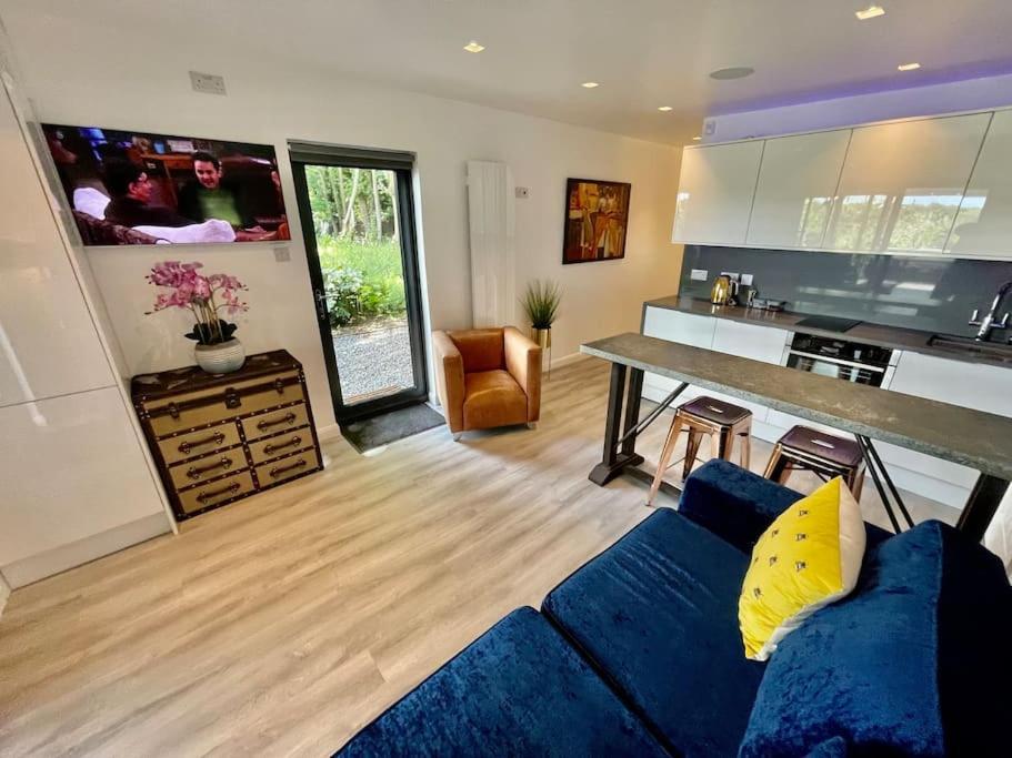Luxury Close To Suspension Bridge, Hot Tub Holiday home