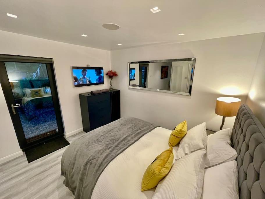 Holiday home Luxury Close To Suspension Bridge, Hot Tub *