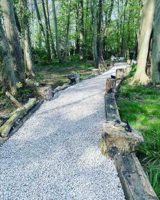 Luxury Close To Suspension Bridge, Hot Tub Holiday home
