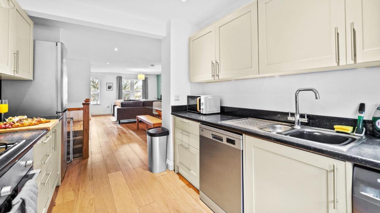 Apartment Cotswold Road North *