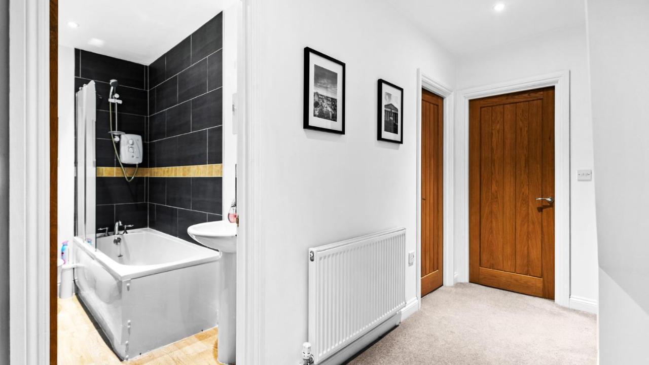 Cotswold Road North Apartment *