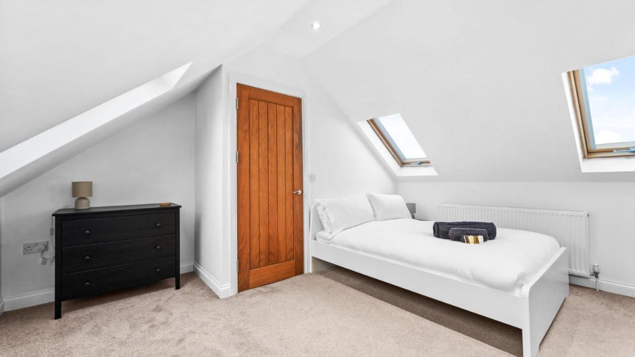 Cotswold Road North Apartment Bristol