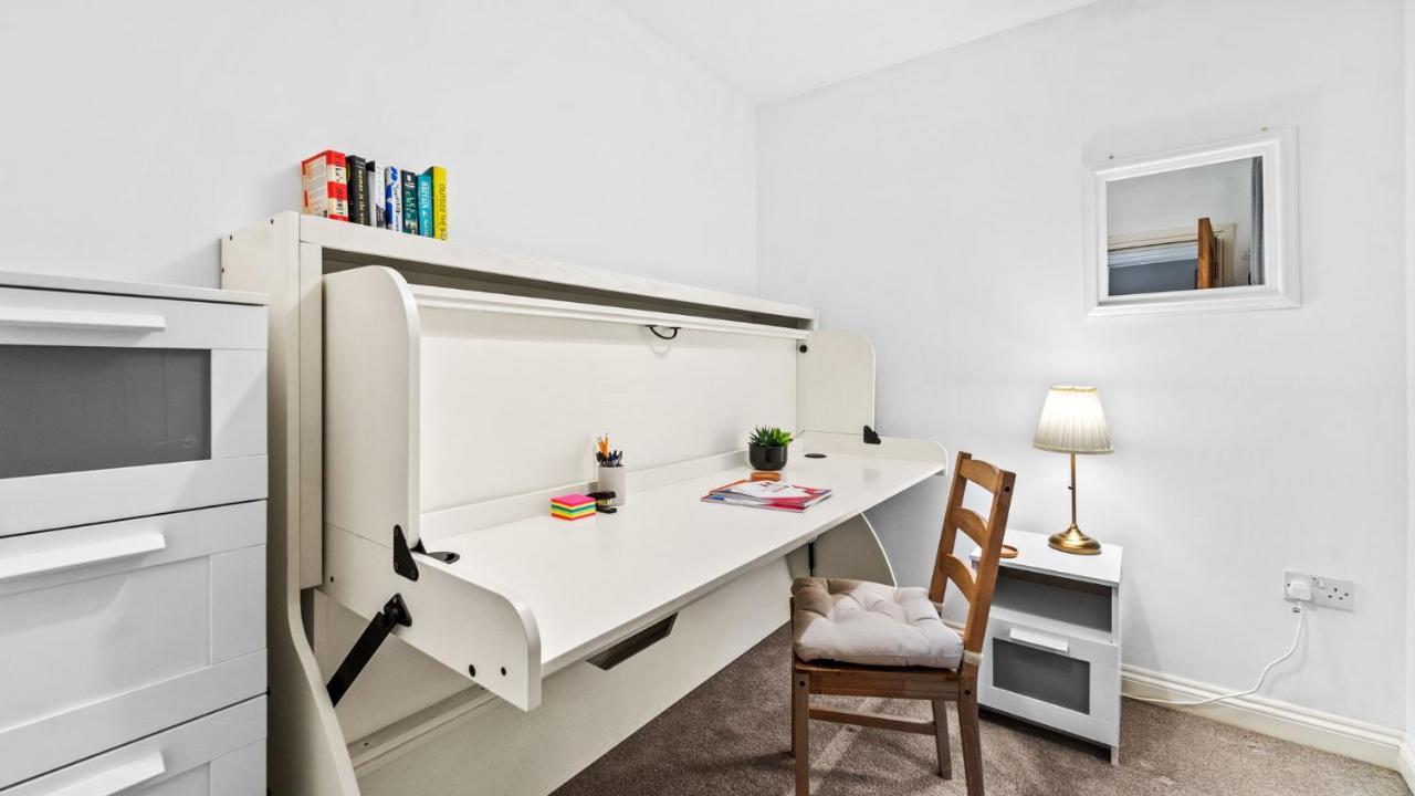 Cotswold Road North Apartment Bristol