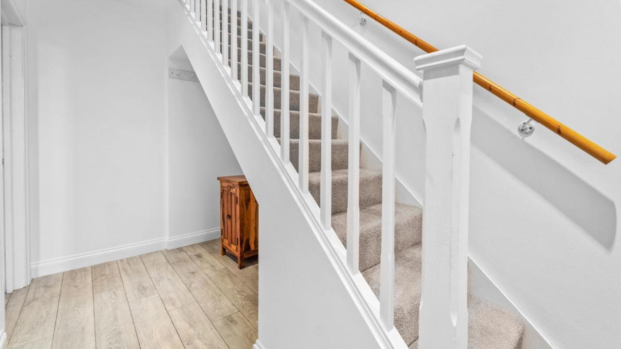 Apartment Cotswold Road North *
