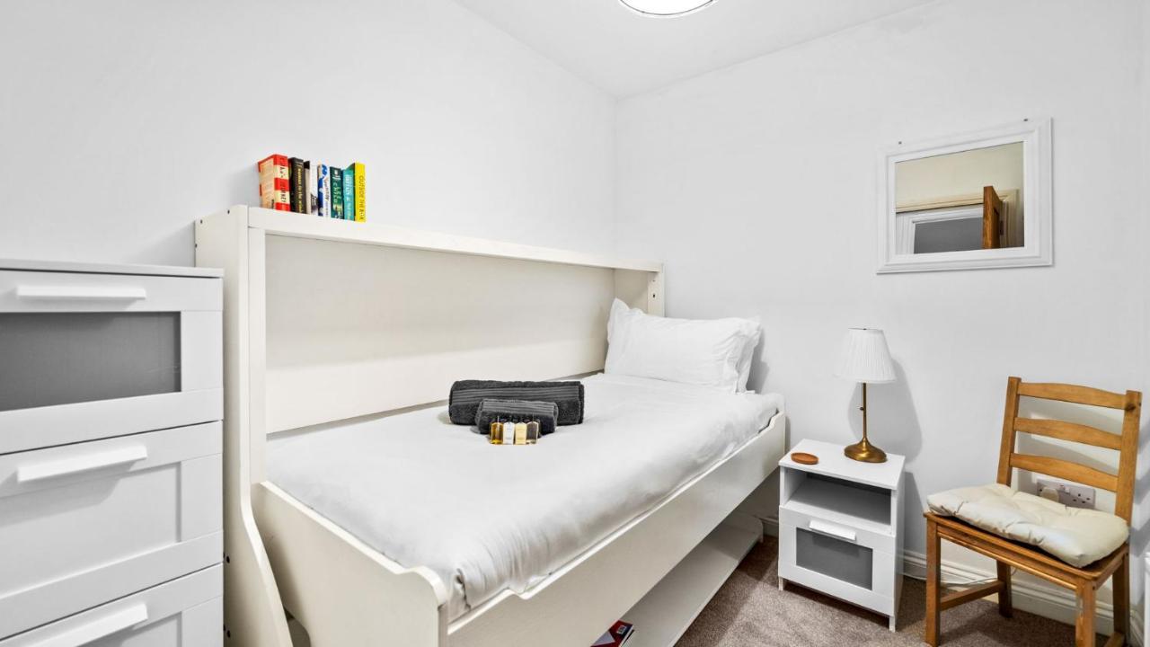Cotswold Road North Apartment Bristol