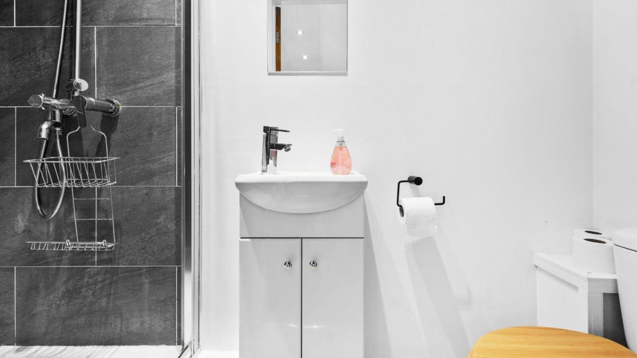 Cotswold Road North Apartment *