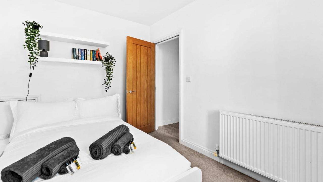 Cotswold Road North Apartment