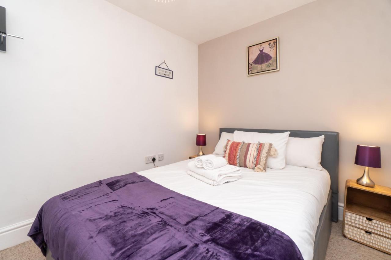 Spacious 2 Bed Southville Flat Near Harbourside *