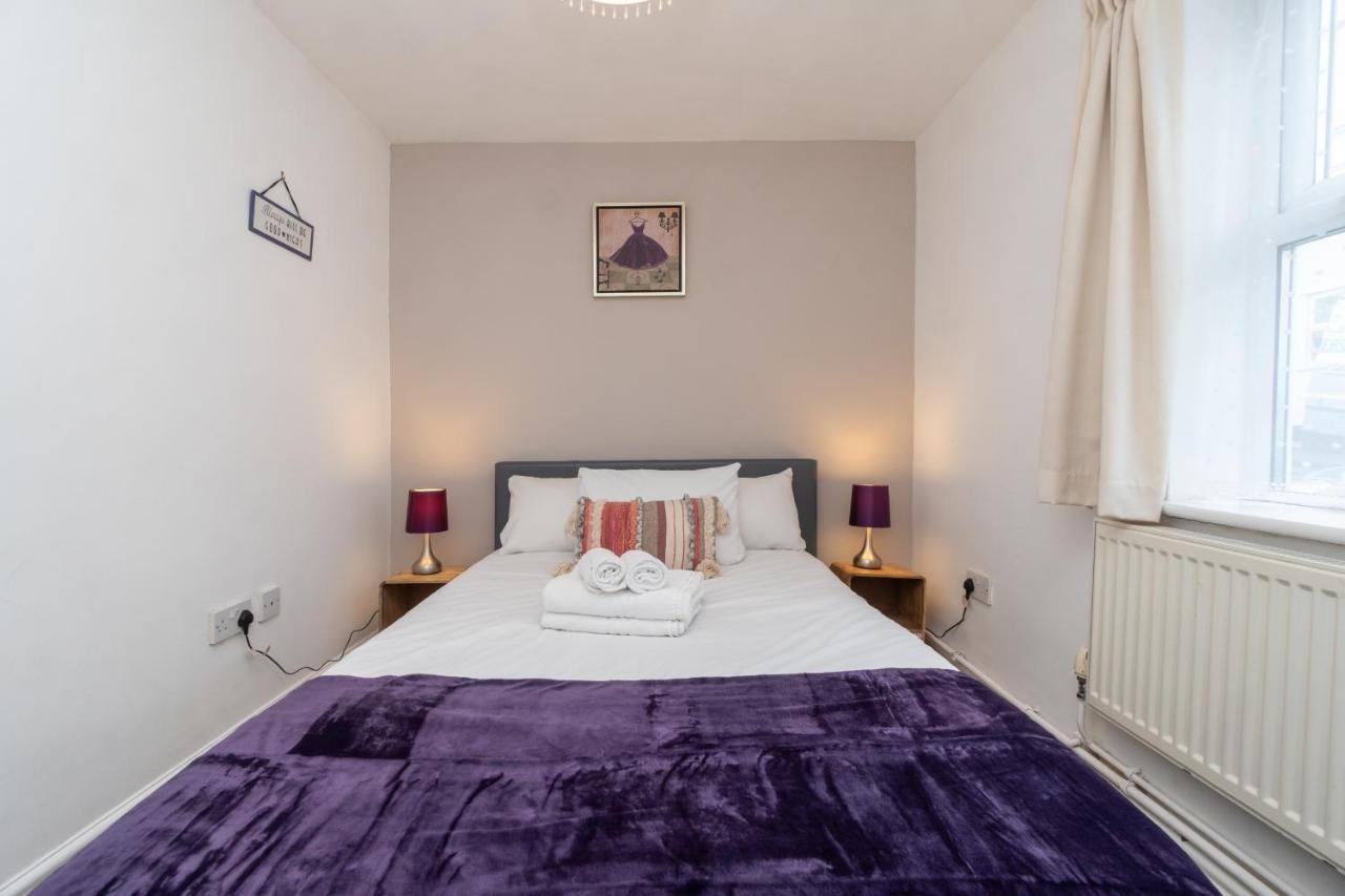 Spacious 2 Bed Southville Flat Near Harbourside Apartment *