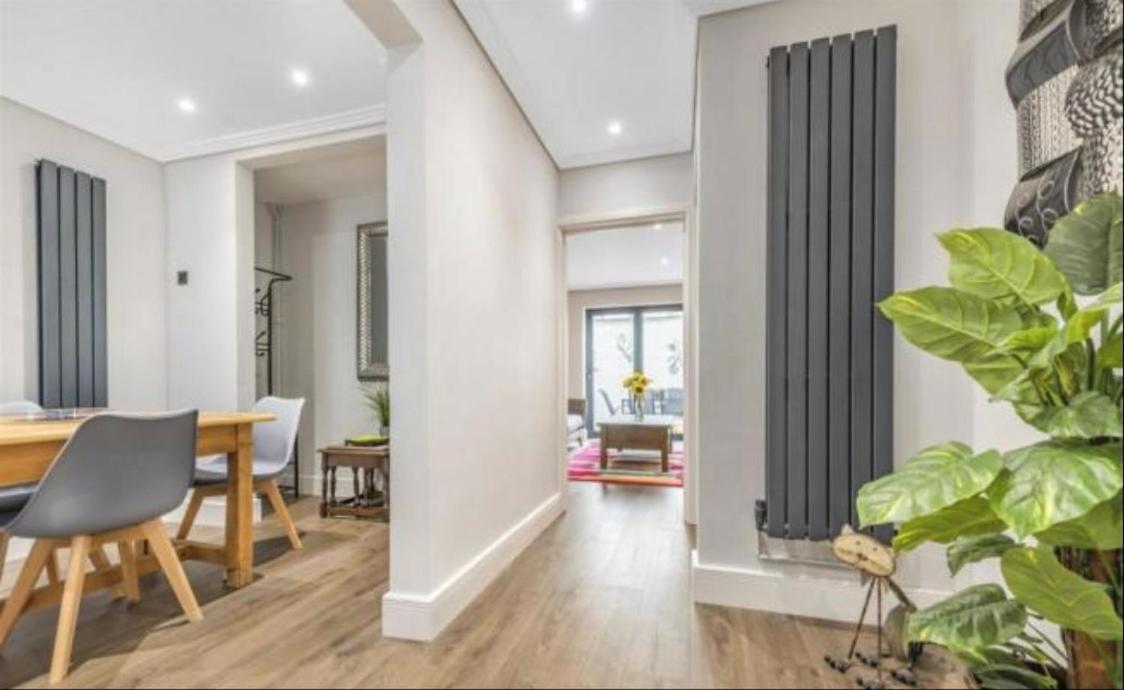 Trendy Clifton Village Mews House Apartment Bristol
