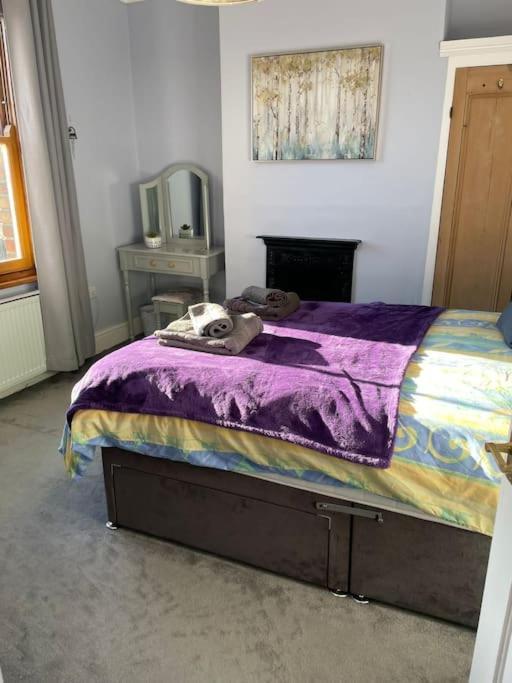 Charming 2 Double Bed Style House Bristol