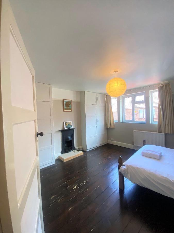 Colourful Vintage-styled In Lovely Southville * Bristol
