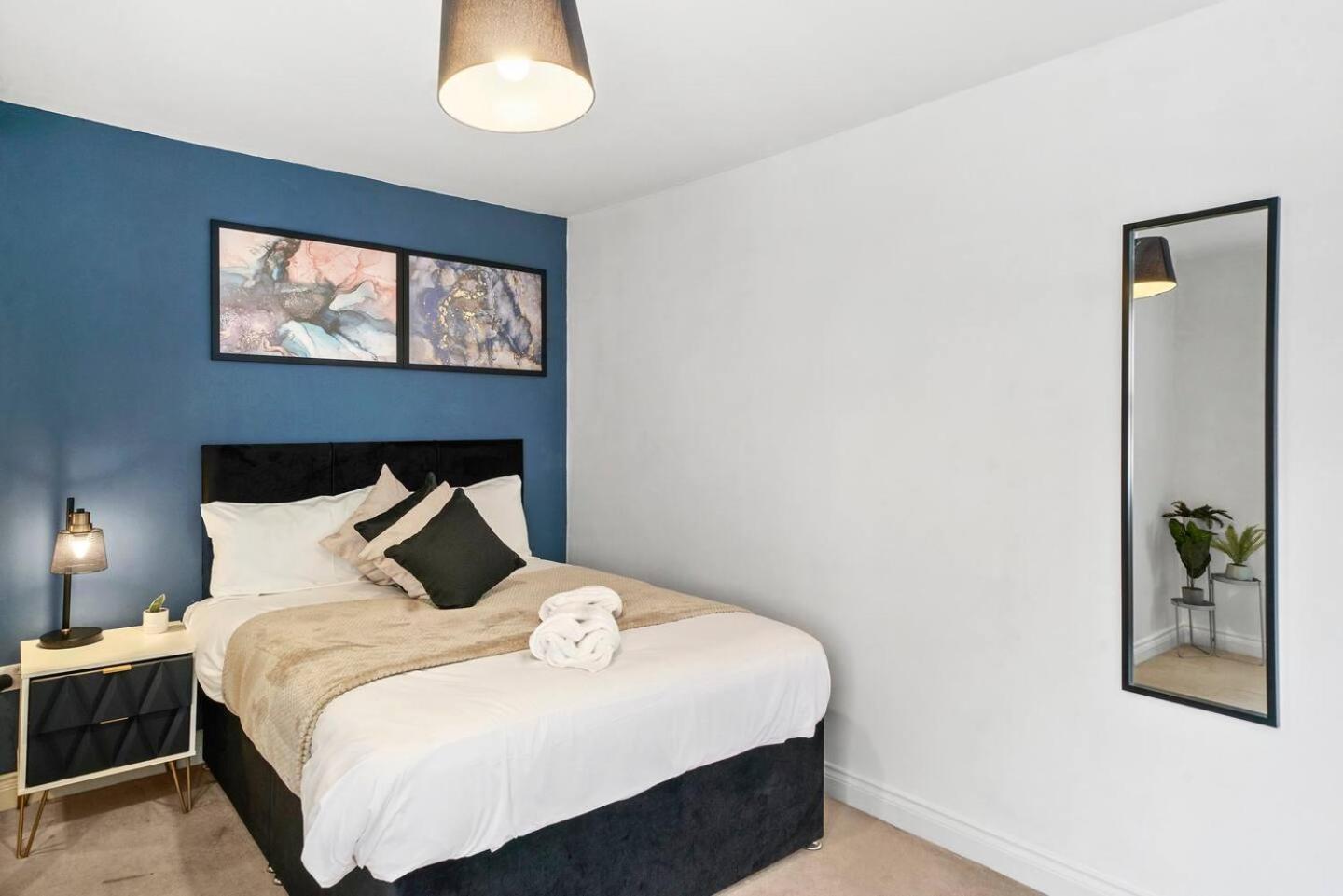 Apartment Harbourside Penthouse Sleep 16 Bristol