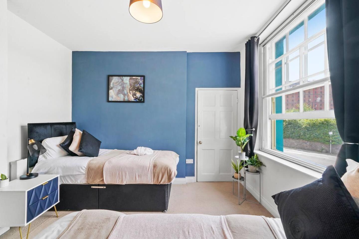 Apartment Harbourside Penthouse Sleep 16 Bristol