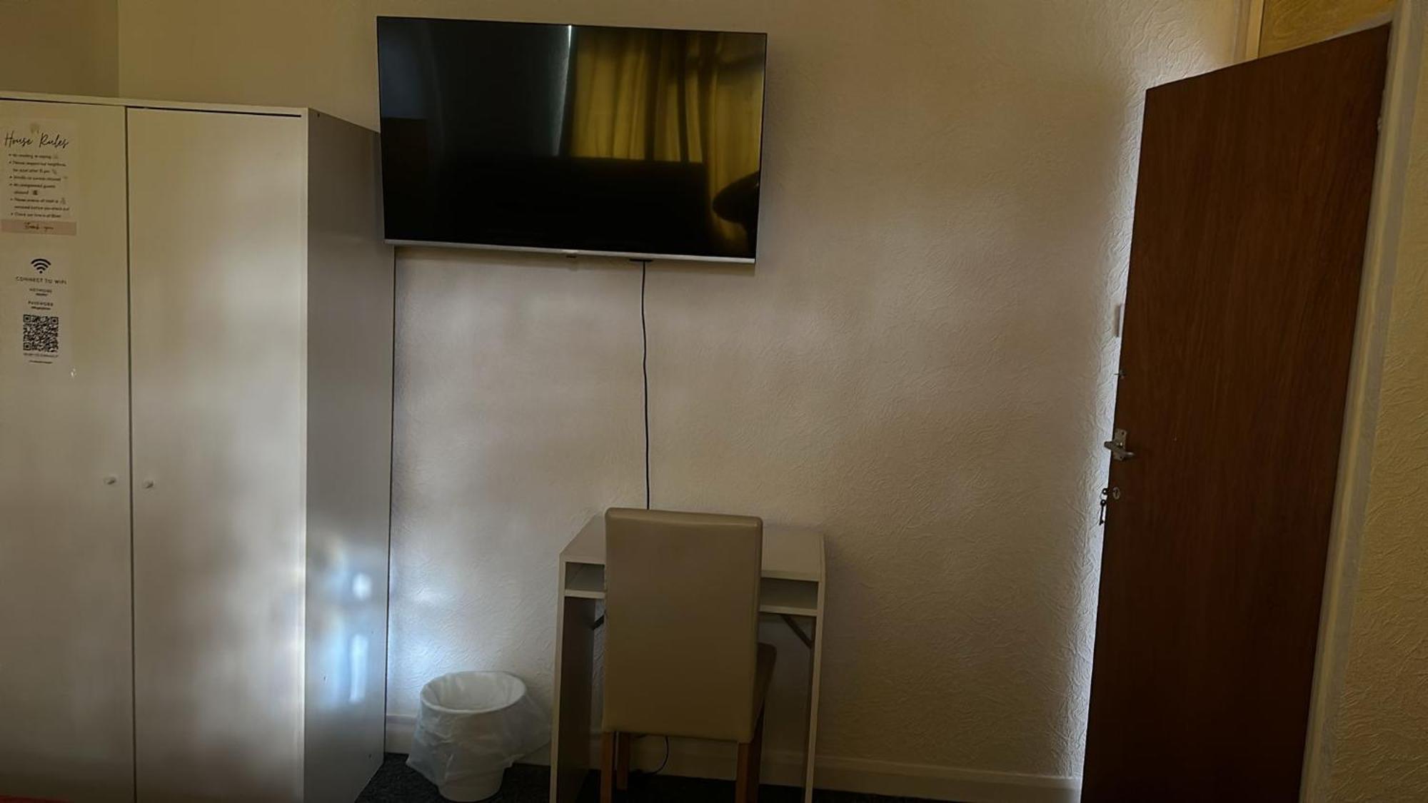 In Rose Meare Gardens Guest house *