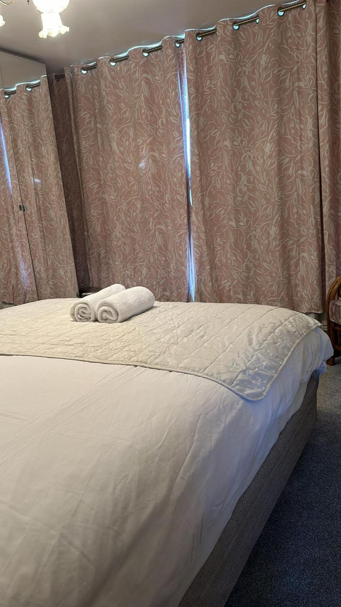 Guest house In Rose Meare Gardens Bristol