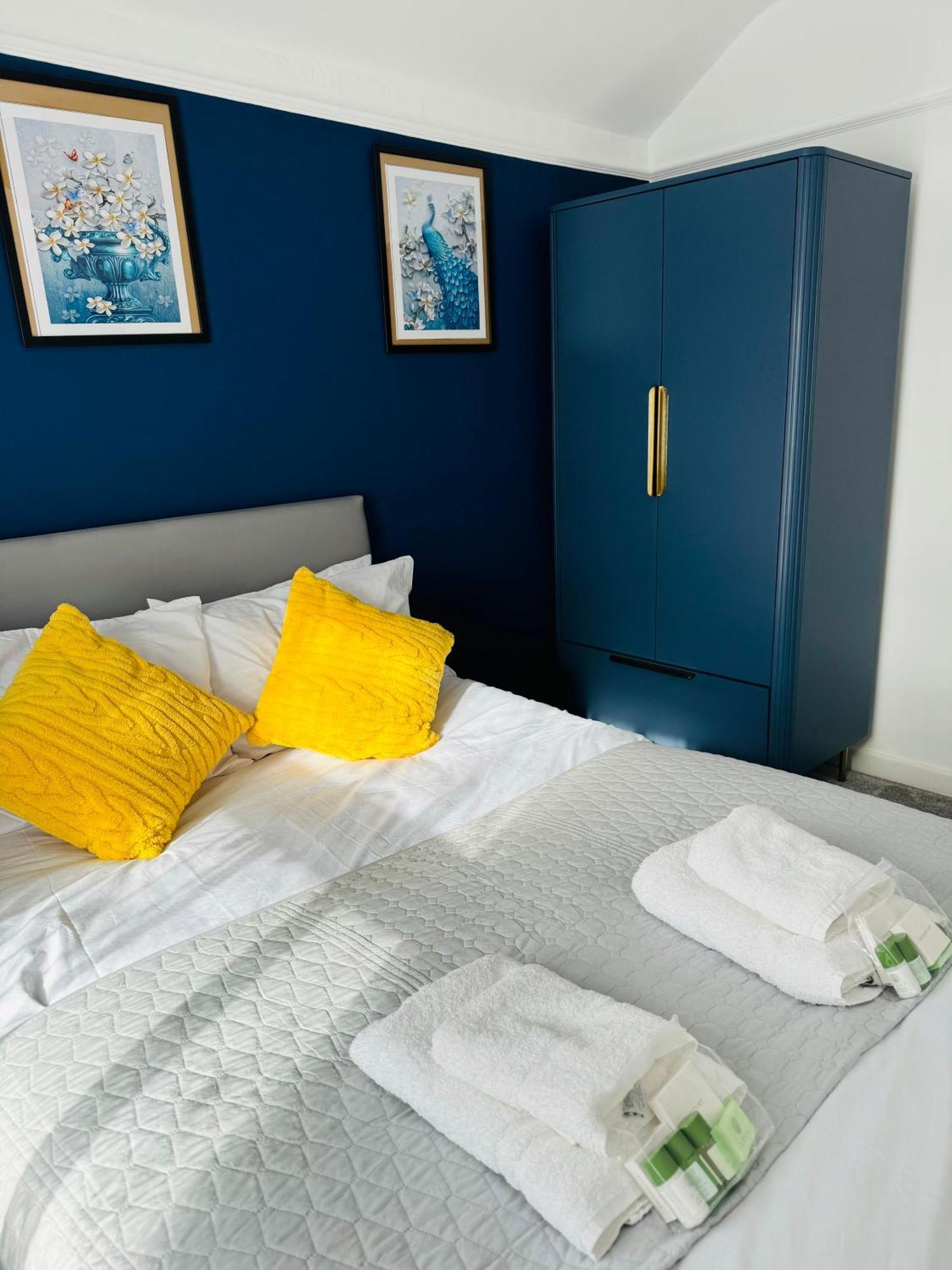 Holiday home Chic 5 Bedroom House With Private Parking & Garden Bristol