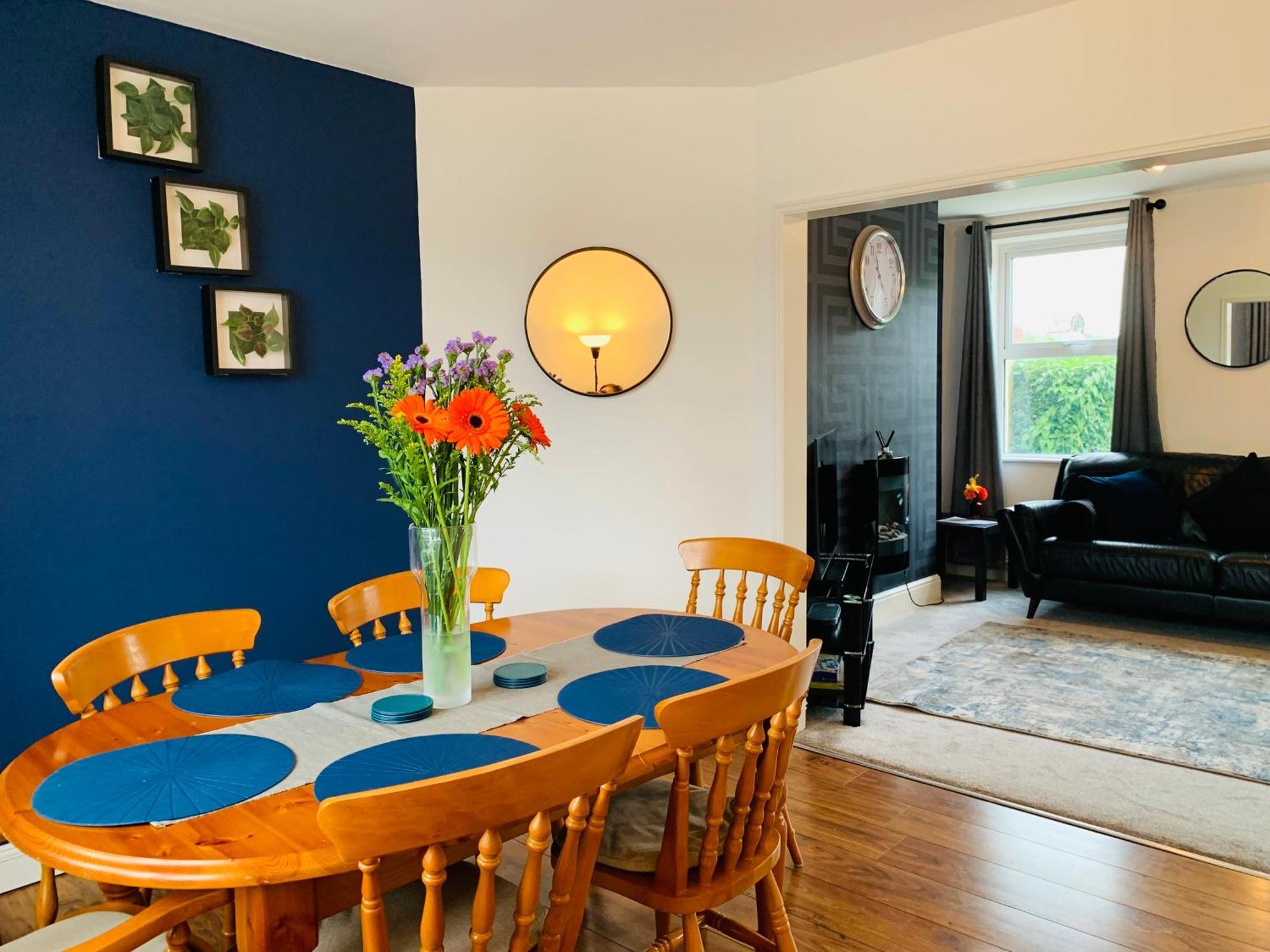Chic 5 Bedroom House With Private Parking & Garden *