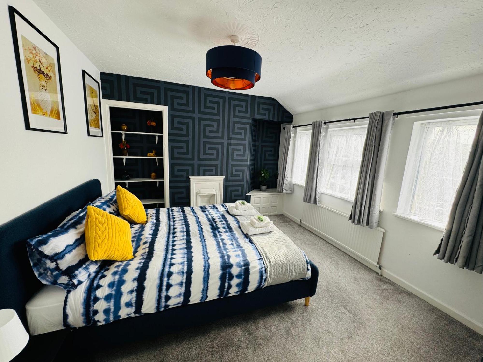 Holiday home Chic 5 Bedroom House With Private Parking & Garden Bristol