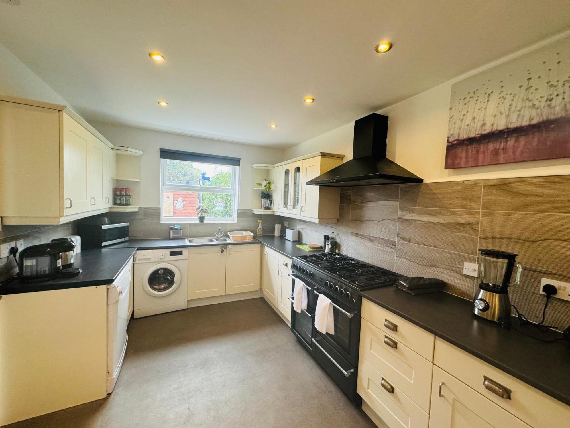 Chic 5 Bedroom House With Private Parking & Garden * Bristol