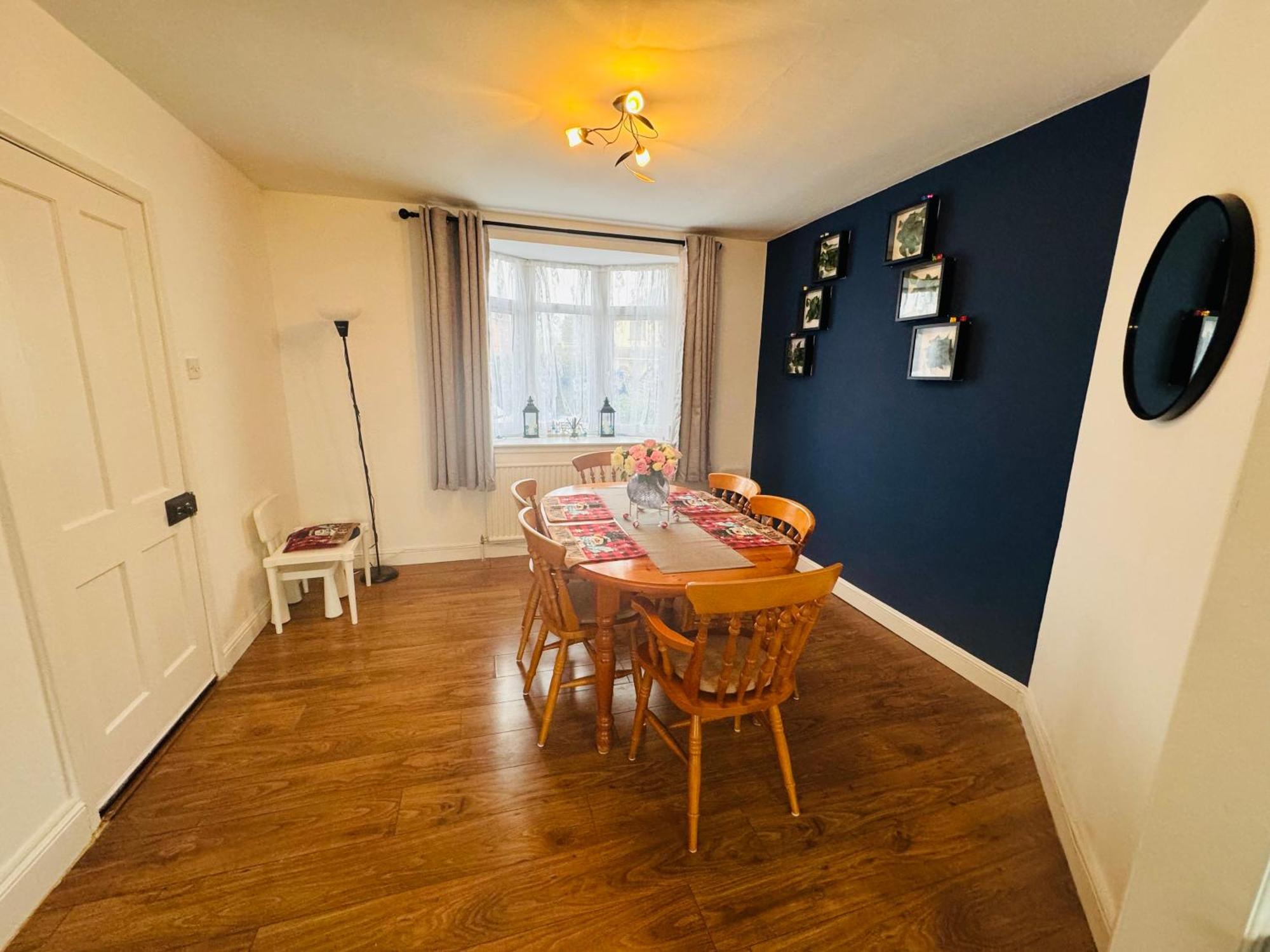 Chic 5 Bedroom House With Private Parking & Garden Bristol