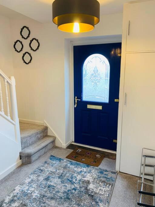 Chic 5 Bedroom House With Private Parking & Garden Holiday home
