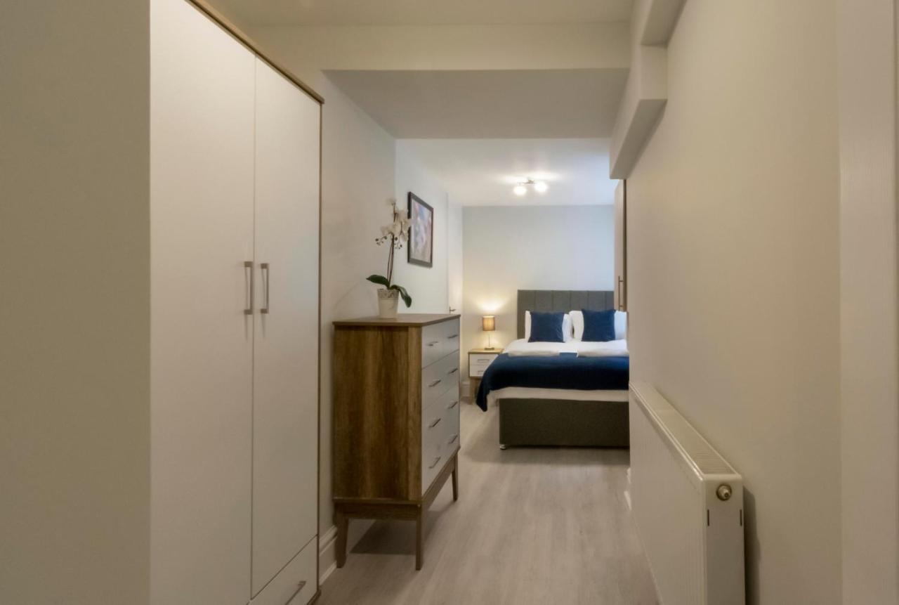 Free Parking! Very Large 2 Bedroom Clifton Flat Bristol