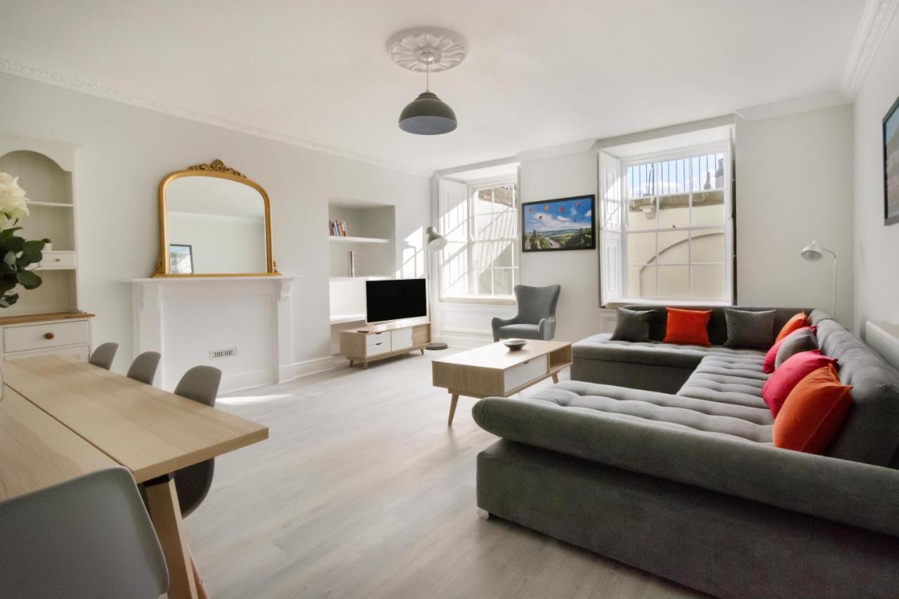 Free Parking! Very Large 2 Bedroom Clifton Flat