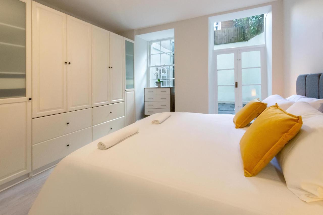 Apartment Free Parking! Very Large 2 Bedroom Clifton Flat
