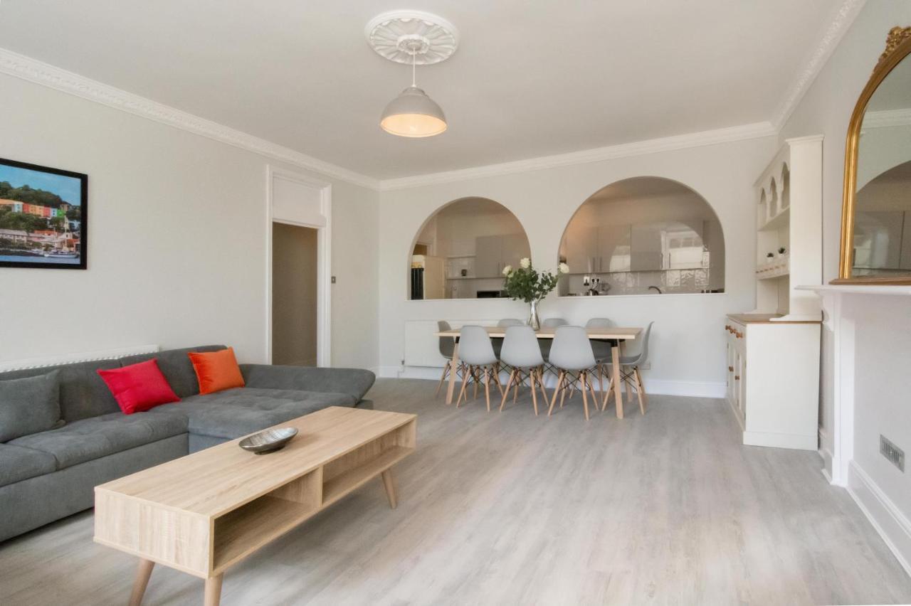 Free Parking! Very Large 2 Bedroom Clifton Flat * Bristol