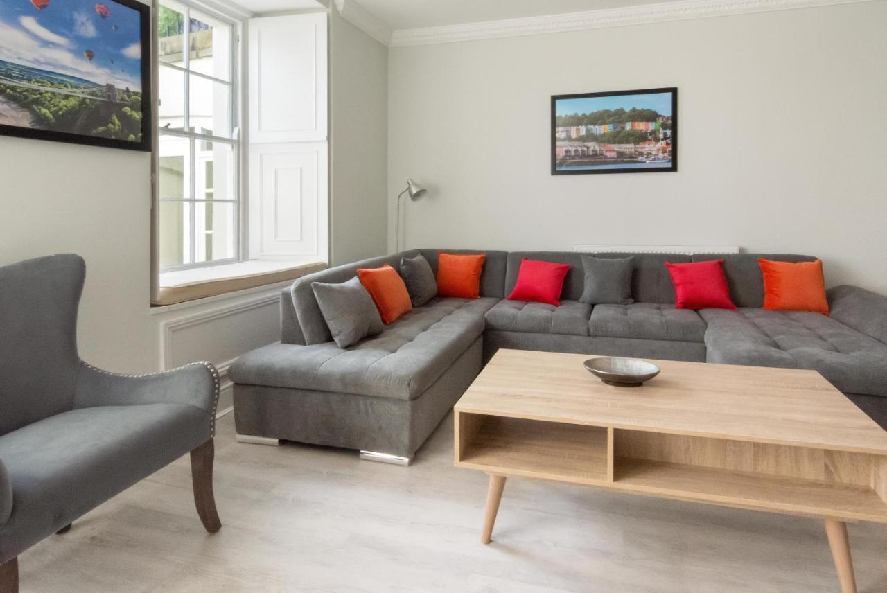 Free Parking! Very Large 2 Bedroom Clifton Flat