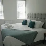 Derby Den By Cliftonvalley Apartments