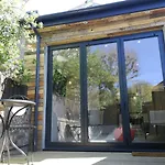 Derby Den By Cliftonvalley Apartments