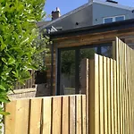 Derby Den By Cliftonvalley Apartments