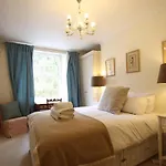 Charming & Spacious Georgian Garden Flat
