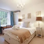 Charming & Spacious Georgian Garden Flat