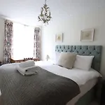 Charming & Spacious Georgian Garden Flat