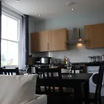 The Barley Mow Centrally Located 3 Bed Apartment