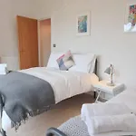 Contemporary 2 Bedroom Apartment With Parking