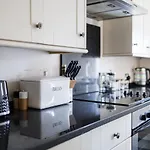 Centrally-Located Flat In Stunning Period Building